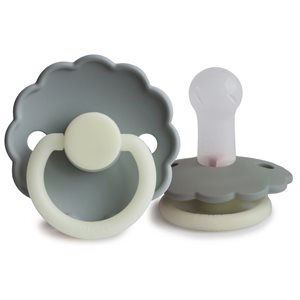 FRIGG Daisy - Round Silicone 2-Pack Pacifiers - French gray night/Portobello night - Size 2