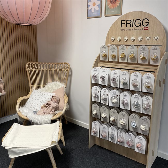 Showcase FRIGG pacifiers effectively